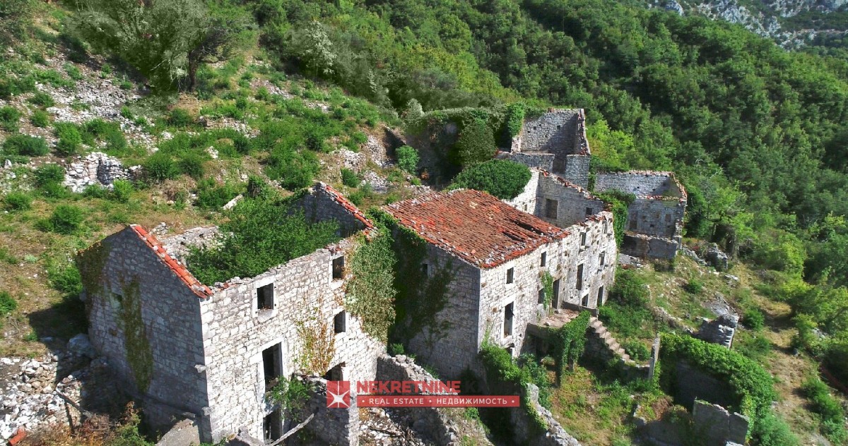 Staro budvansko selo sa preko 15 ruševina i 18000m2 zemlje, Budva, Petrovac